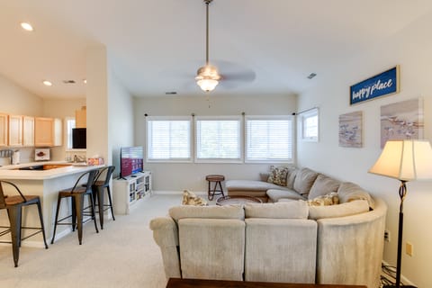 4 Mi to Beach: Lewes Townhome w/ Ping-Pong Table Apartment in Sussex County