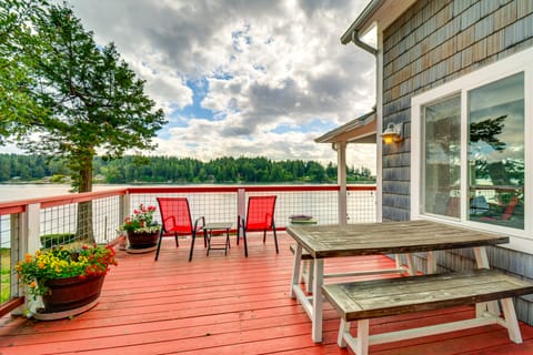 Bayfront Home w/ Private Beach in Vaughn! House in Hood Canal