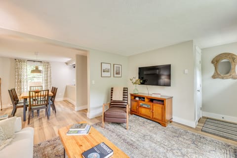 Greenbrier River Retreat w/ Deck - Steps to Trail! Cottage in Shenandoah Valley