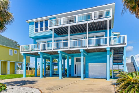 Walk to Beach: Home w/ 2 Decks in Galveston! House in Hitchcock