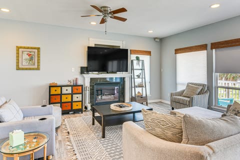 Walk to Beach: Home w/ 2 Decks in Galveston! House in Hitchcock