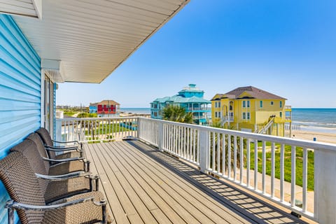 Walk to Beach: Home w/ 2 Decks in Galveston! House in Hitchcock