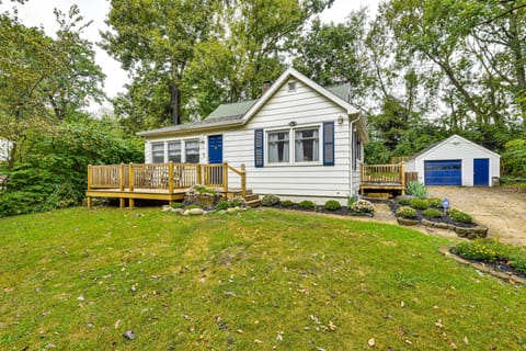 < 1 Mi to Notre Dame: Family-Friendly Home! House in Granger