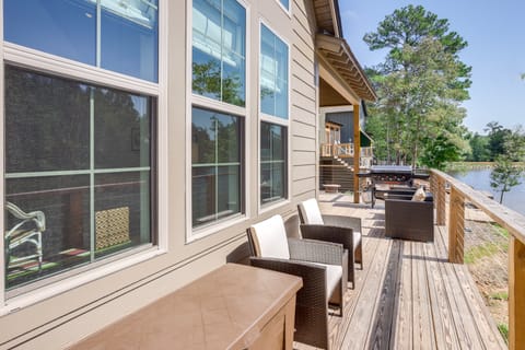 Modern Home Near Lake Martin: Fishing Pond On-Site Cottage in Lake Martin