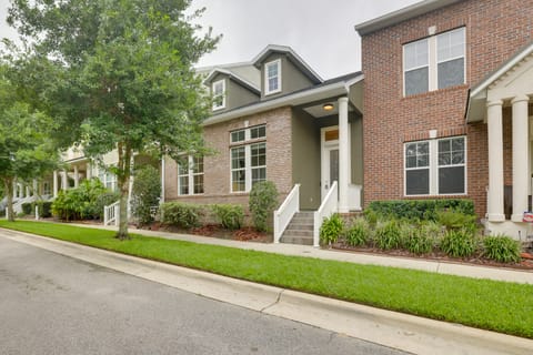 Townhome w/ Patio < 5 Mi to UF Campus! Apartment in Florida