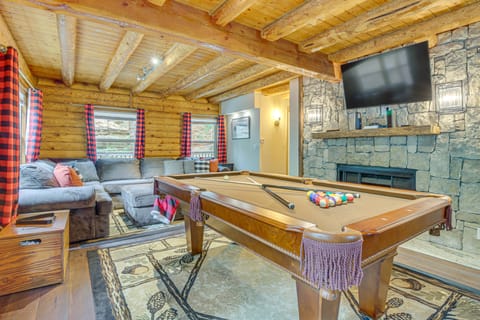 Cabin ~ 1 Mi to Lake Gregory & Hiking! House in Crestline