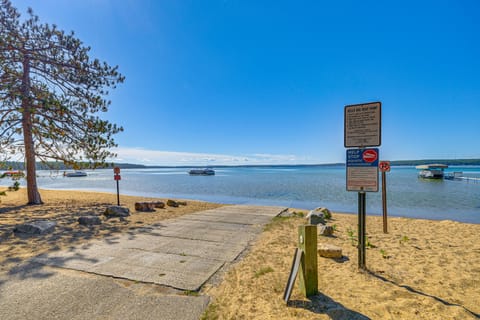 2 Blocks to Boat Ramp: Higgins Lake House w/ Grill Cottage in Michigan
