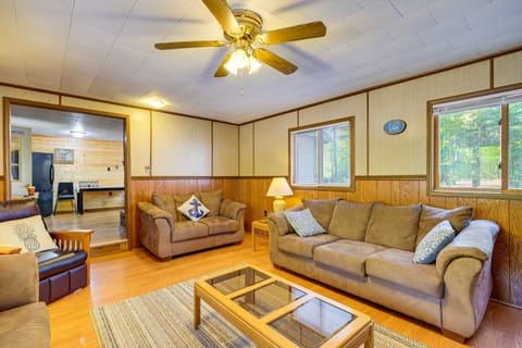 2 Blocks to Boat Ramp: Higgins Lake House w/ Grill Cottage in Michigan