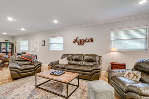 Walk to Texas A&M: College Station Home w/ Yard! House in College Station