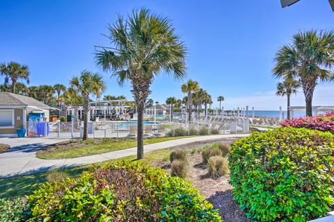 < 1 Mi to Seabrook Island Beach: Golf-View Villa! Villa in Seabrook Island