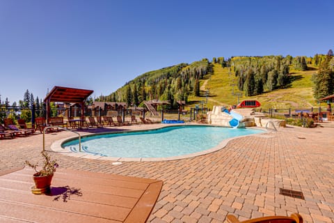 Walk to Ski Lift: Condo w/ Hot Tub in Durango! Apartment in Purgatory