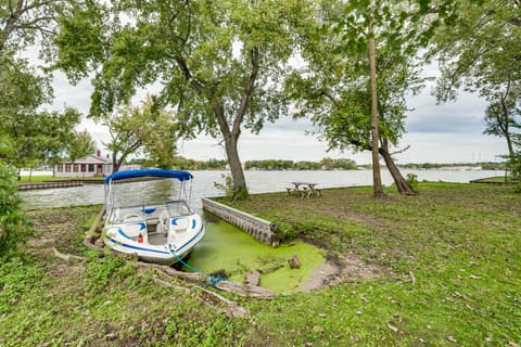 Island Retreat on Pistakee Lake: Deck & Gas Grill! House in Fox Lake