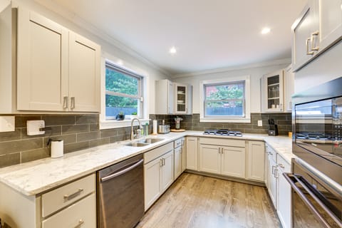 1 Mi to Dtwn: Walkable Gem in Pittsburgh Apartment in Pittsburgh