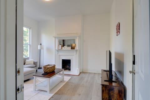 Walk to Churchill Downs: Pet-Friendly Retreat! Apartment in Jefferson County