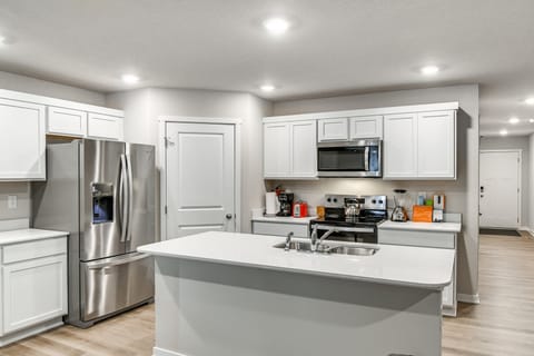 1 Mi to Golf: Quiet Waukee Home w/ Fireplace! House in Iowa