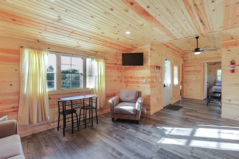 Riverfront Cabin Near Yellowstone Lake State Park House in Wisconsin