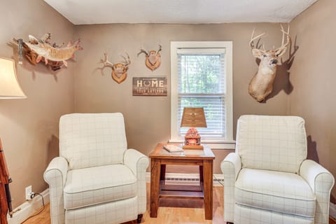 Hillside Home on 5 Wooded Acres in Wakefield! Cottage in Wisconsin