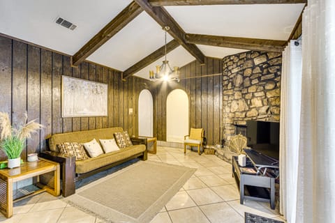 8 Mi to Downtown Little Rock: Home w/ Patio House in Little Rock