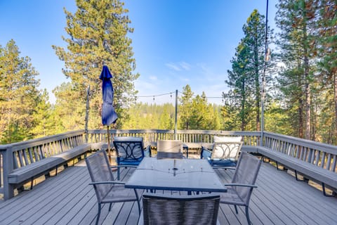 Ping-Pong & Private Hot Tub: Family Cabin in Bend! House in Deschutes River Woods