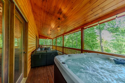 Hot Tub & Fire Pit: Secluded Blue Ridge Cabin! House in Georgia
