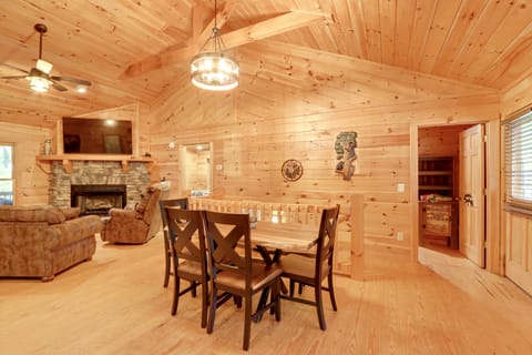 Hot Tub & Fire Pit: Secluded Blue Ridge Cabin! House in Georgia