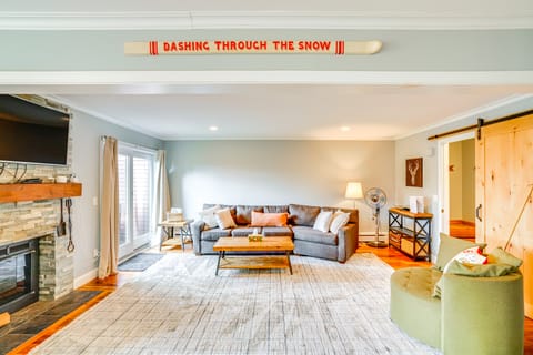 Mtn & Foliage Views: Modern Mount Snow Stay! Apartment in Dover