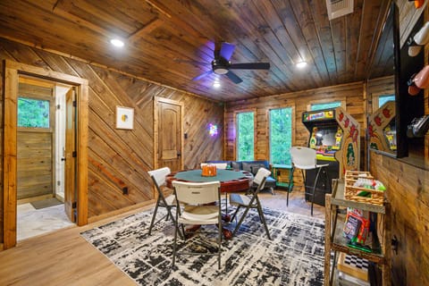 Broken Bow Home w/ Hot Tub, Game Room & EV Charger House in Oklahoma