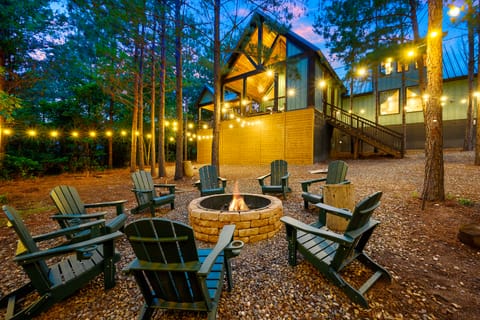 Broken Bow Home w/ Hot Tub, Game Room & EV Charger House in Oklahoma