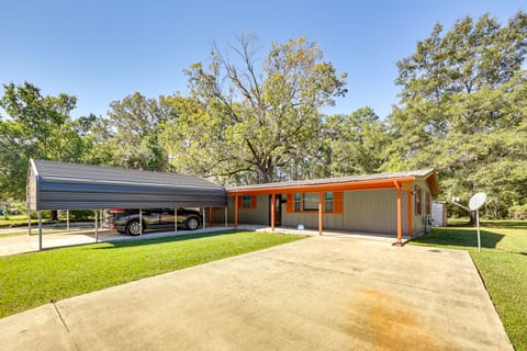 Hike, Golf & Fish: Pine Bluff Retreat House in Pine Bluff