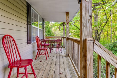 7 Mi to Franklin: Peaceful Home w/ Deck & Yard! House in Tennessee