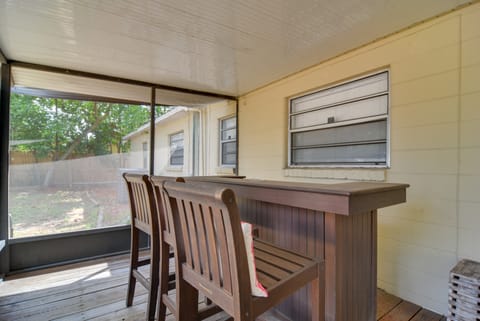 13 Mi to Busch Gardens: Tampa Gem w/ Grill & Yard Apartment in Tampa