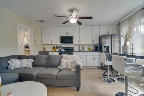 13 Mi to Busch Gardens: Tampa Gem w/ Grill & Yard Apartment in Tampa