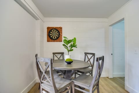 13 Mi to Busch Gardens: Tampa Gem w/ Grill & Yard Apartment in Tampa