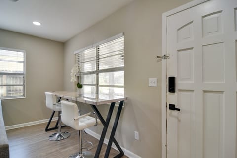 4 Mi to Dtwn: Pet-Friendly Tampa Retreat Apartment in Tampa