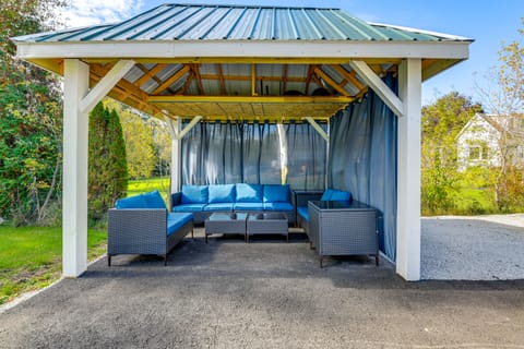 Lake Champlain Fun: Apt w/ Fire Pit & Large Yard! Apartment in Colchester