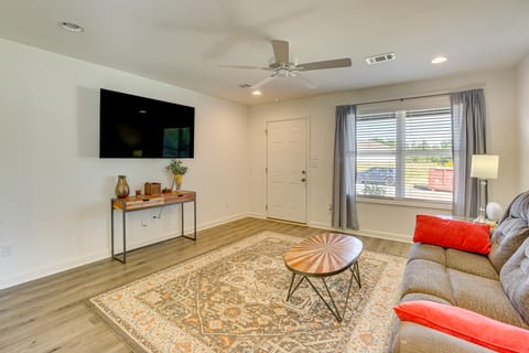 13 Mi to Tuscaloosa Riverwalk: Cottondale Home House in Tuscaloosa