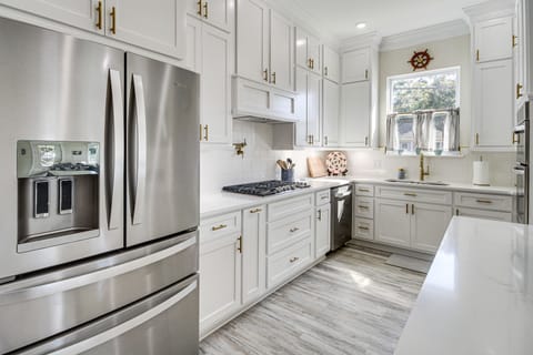 Steps to Beach: Modern Gulfport Getaway! House in Gulfport