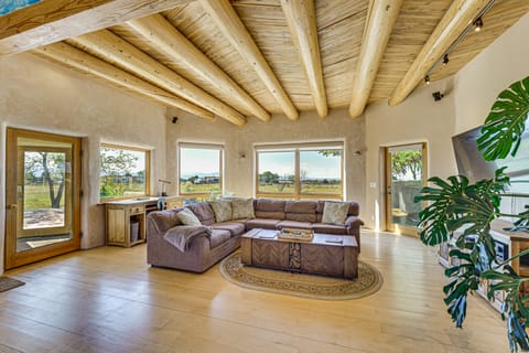 10 Mi to Taos Ski Valley: Mtn-View Duplex w/ Deck! House in New Mexico