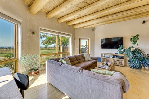 10 Mi to Taos Ski Valley: Mtn-View Duplex w/ Deck! House in New Mexico