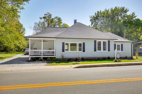 Vino Villa Wine Country Gem: Patio & Grill House in Ozark Mountains