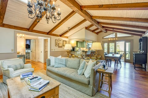 3 Mi to Crossroads: Mtn-View Cottage in Cashiers House in Tennessee