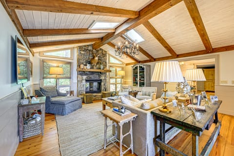 3 Mi to Crossroads: Mtn-View Cottage in Cashiers House in Tennessee