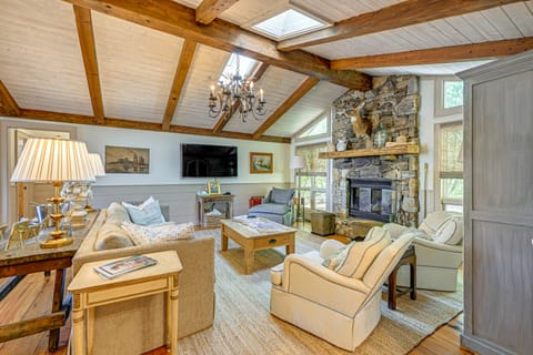 3 Mi to Crossroads: Mtn-View Cottage in Cashiers House in Tennessee