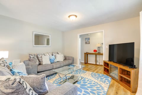 Deck & Game Room: Family Home in Stockbridge! House in Stockbridge