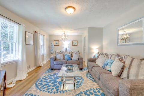 Deck & Game Room: Family Home in Stockbridge! House in Stockbridge