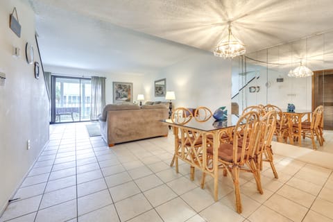 Riverfront Weleka Condo w/ Dock & Pool Access Apartment in Florida