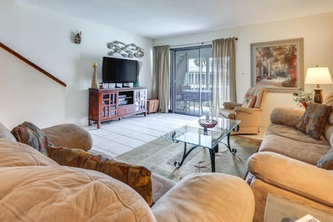 Riverfront Weleka Condo w/ Dock & Pool Access Apartment in Florida