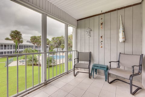 Riverfront Weleka Condo w/ Dock & Pool Access Apartment in Florida