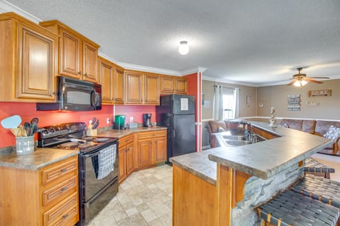 Lake-View Getaway w/ Grill in Mountain Home! House in Norfork Lake