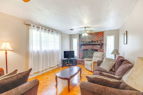 Inviting Vicksburg Home w/ Patio + Charcoal Grill! House in Vicksburg